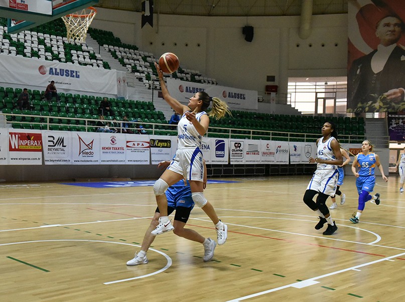 Bornova Becker Spor, evinde nağmalup devam ediyor