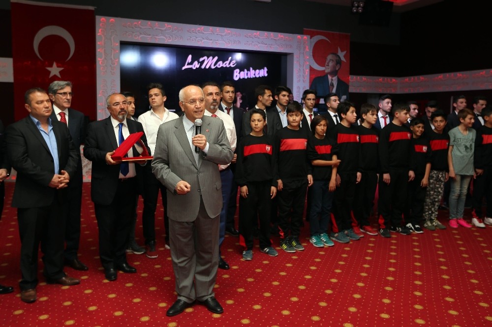 Başkan Yaşar, Batıkentgücü’nü yalnız bırakmadı