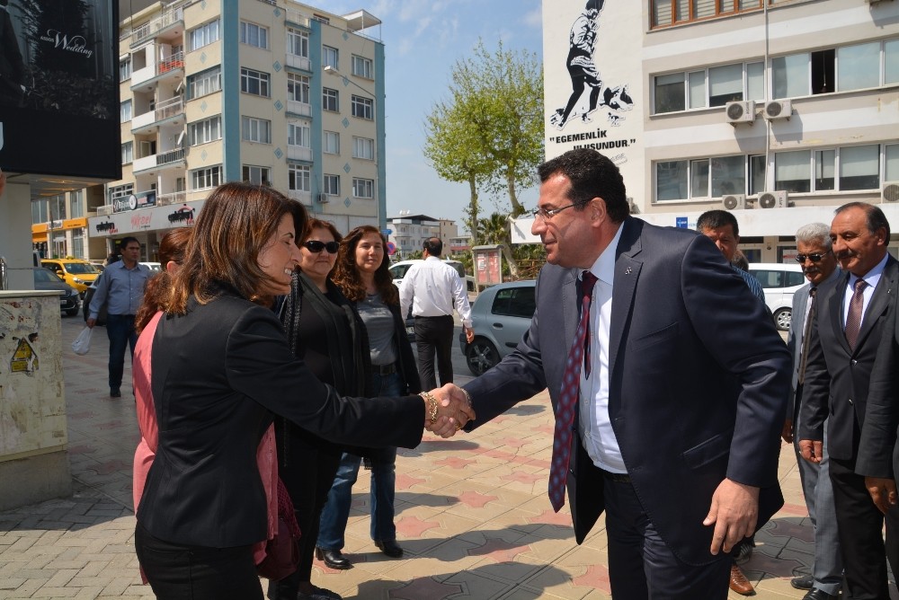 MHP Genel Başkan Yardımcısı Tanrıkulu İzmir’de ’Evet’ turunda