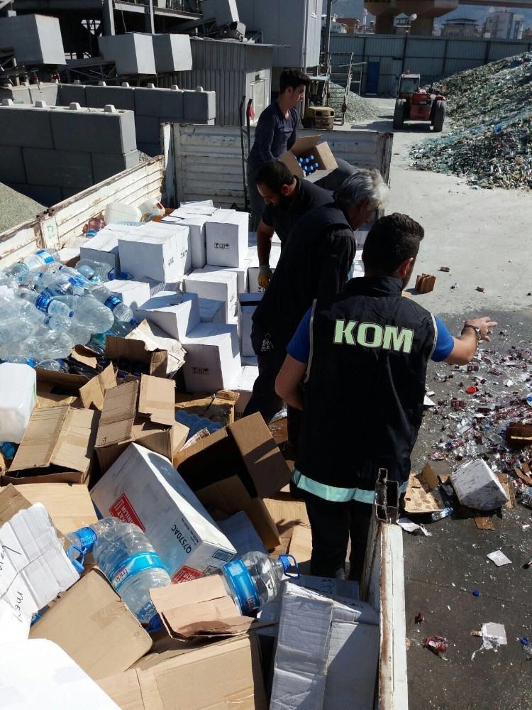 İzmir’de 390 bin TL değerinde içki imha edildi