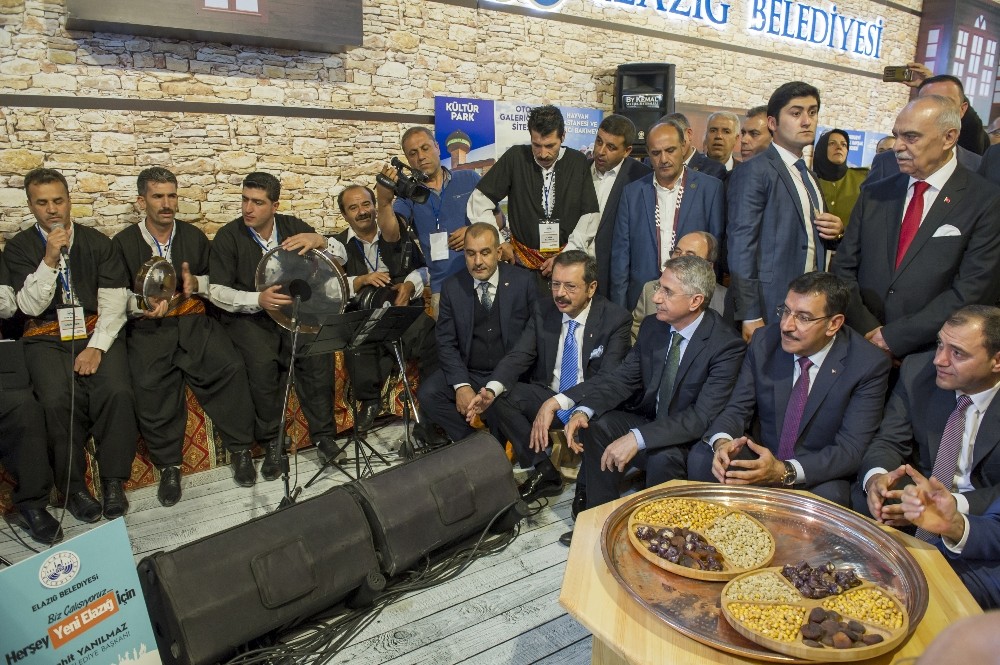 Bakan Tüfenkci, Elazığ Tanıtım Günleri’ni ziyaret etti