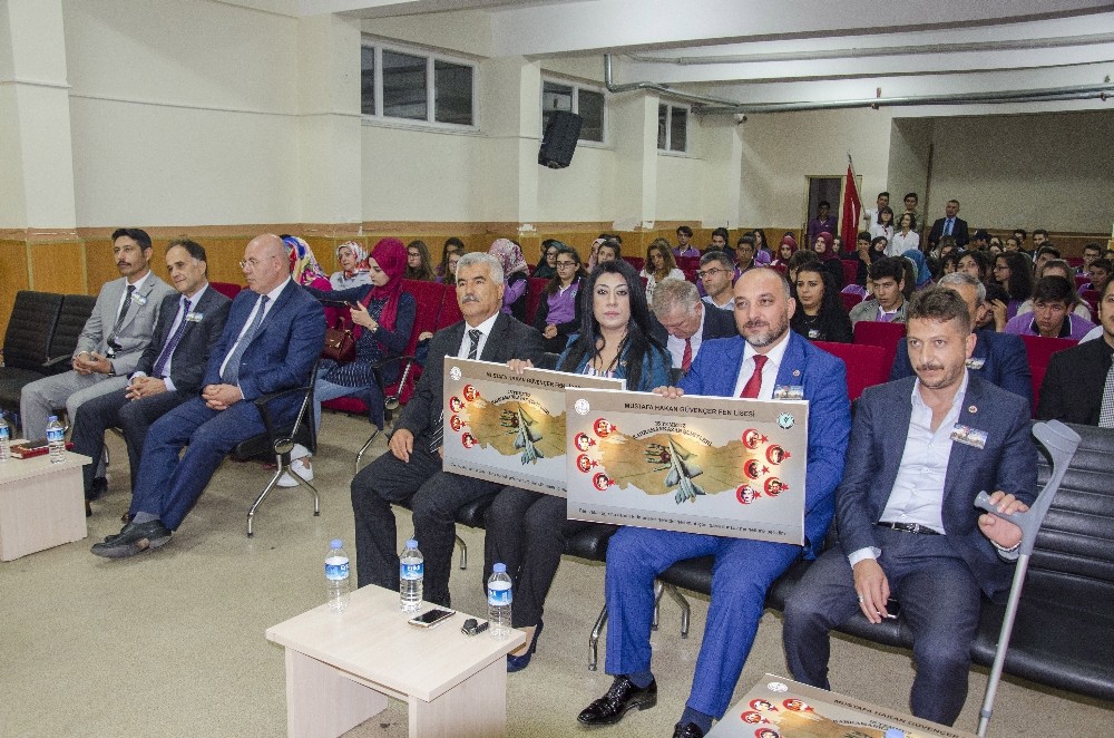 Öğrenciler 15 Temmuz şehitlerini andı