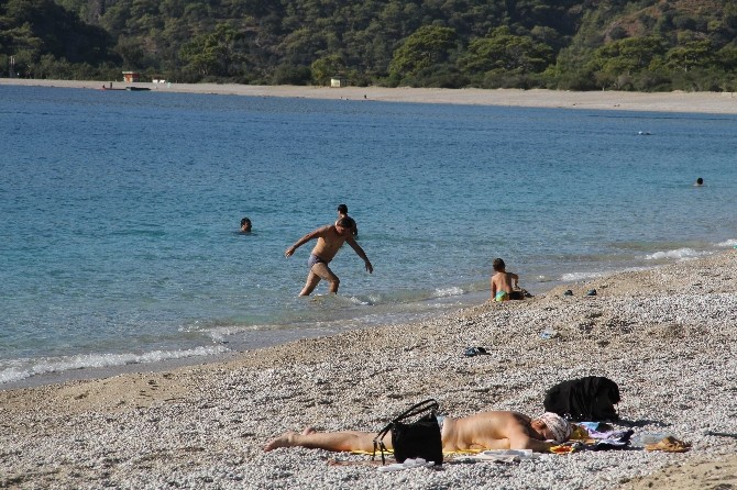 Ölüdeniz’de Kasım ayında deniz keyfi