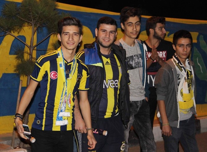Manisa’da Fenerbahçe’ye coşkulu karşılama