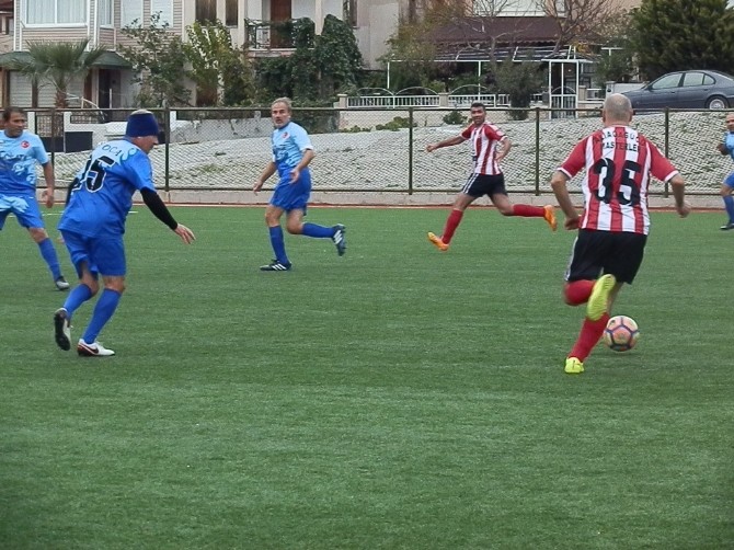 Foça Masterler, Aliağagücü Masterler’i 3 golle yendi