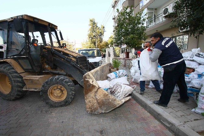 Bayraklı’da 7 bin ton moloz toplandı
