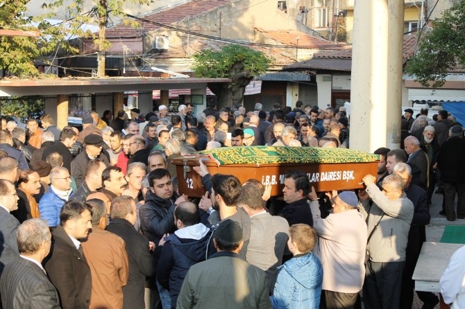 İzmir’de iş adamı baca temizlerken aşağıya düşüp öldü