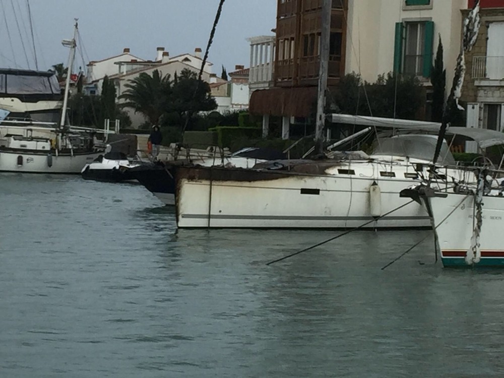 Alaçatı Port’ta yanan ilk teknenin görüntüleri ortaya çıktı