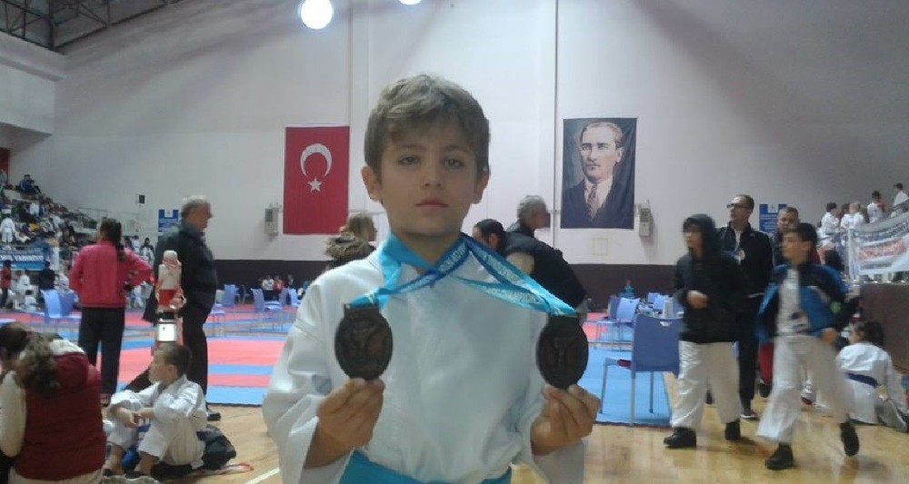 Minik karateciden çift madalya gururu