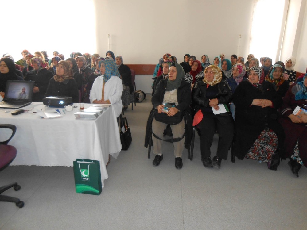 Altındağlı kadınlar Yeşilay rozeti taktı