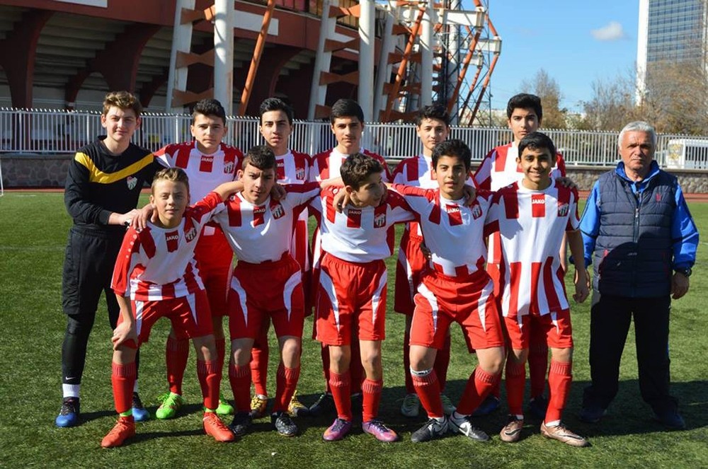 U14 Futbol Takımı play off liginde ilk galibiyetini aldı