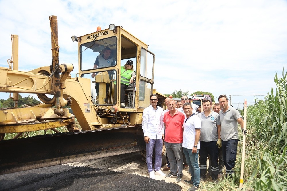 Urla Belediyesi’nden asfalt ve parke hamlesi