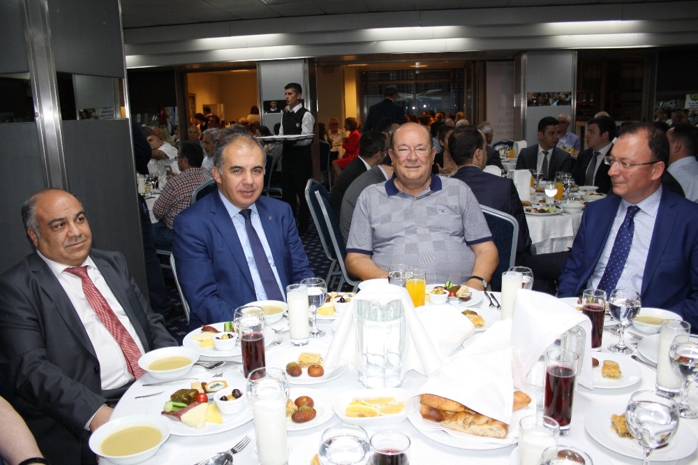 Esnaf ve sanatkarlar iftar yemeğinde buluştu