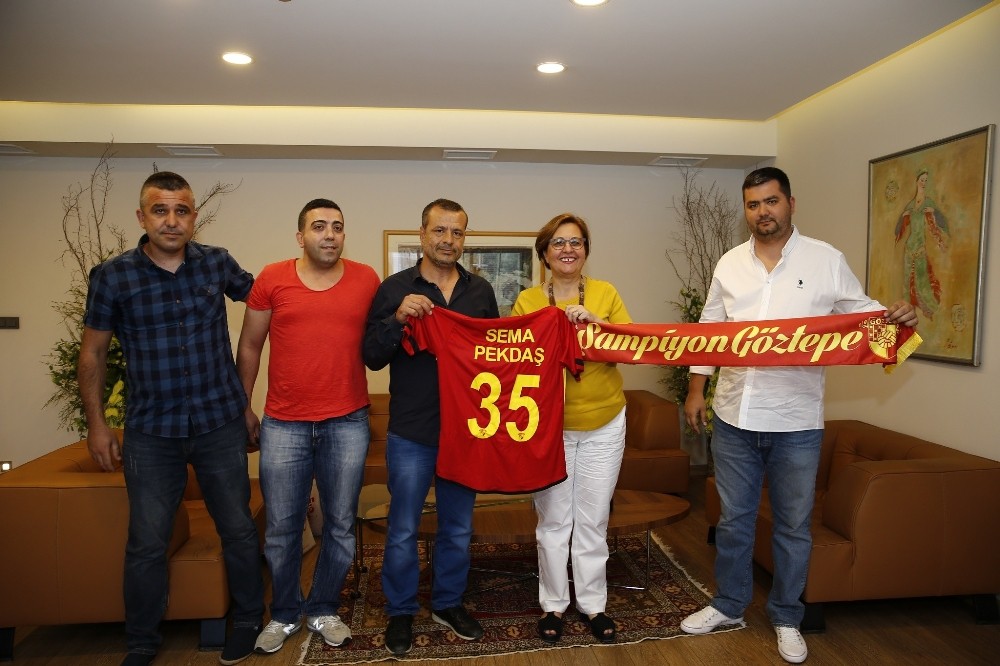 Göztepe’nin taraftarlarından Başkan Pekdaş’a ziyaret