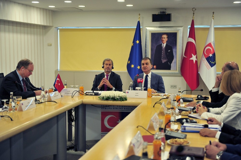 Bakan Çelik: Elimizin tersi ile itiyoruz