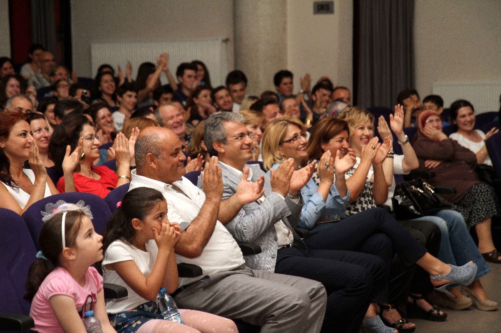Tiyatronun yıldızları Karşıyaka’da yetişiyor