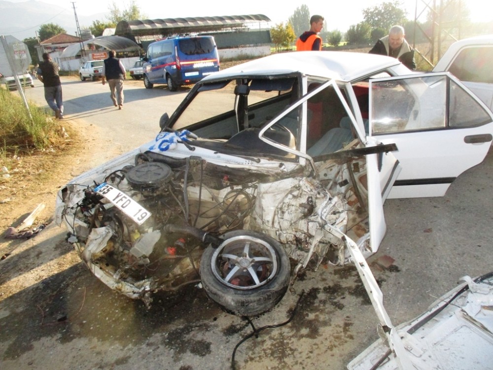 Otomobil belediye otobüsü ile çarpıştı: 1 yaralı