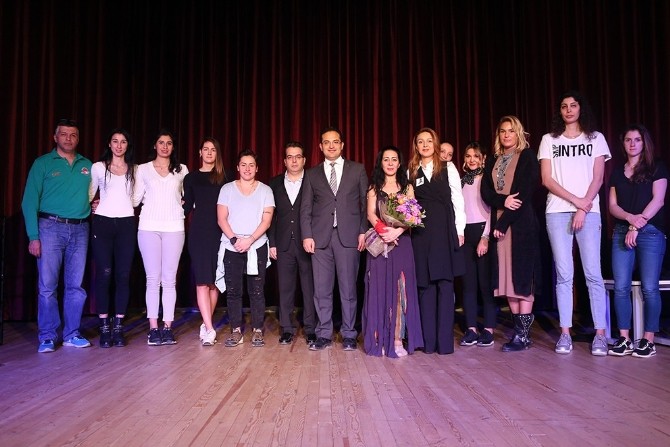 İzmir’de Türk kadınına seçme ve seçilme hakkı verilmesine özel program
