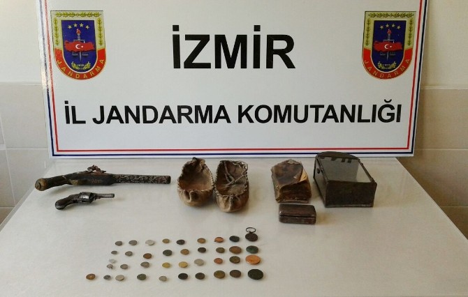 Kaçakçı, tarihi eserleri satamadan yakayı ele verdi
