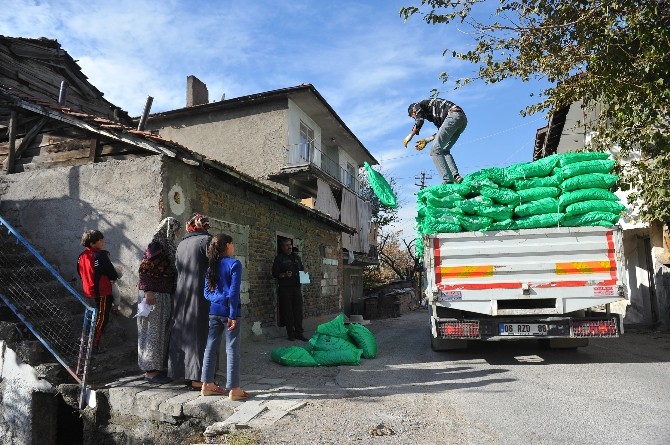 Büyükşehir’de ihtiyaç sahiplerine yakacak desteği
