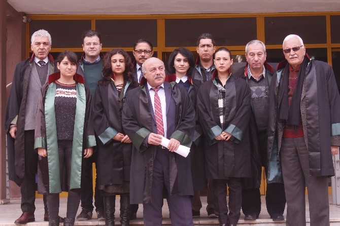 Selçuk’taki avukatlar teröre karşı tek yumruk oldu
