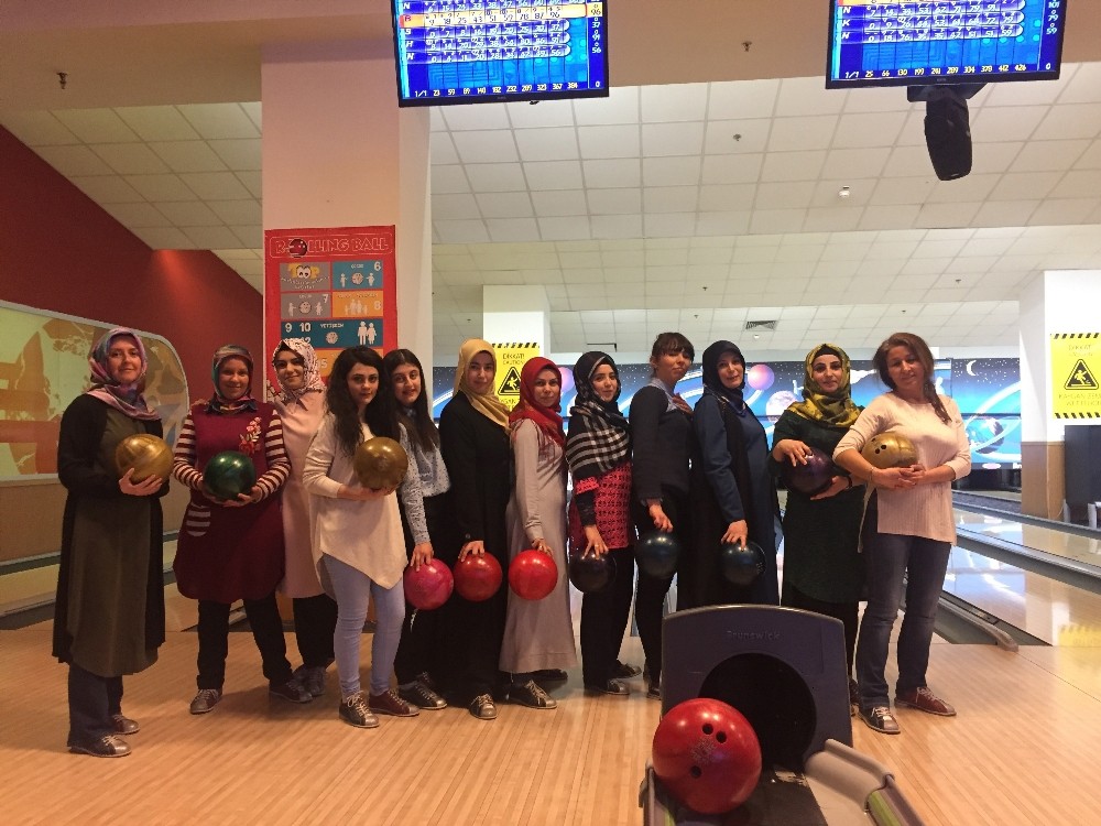 Pursaklarlı hanımlar Antares’te bowling oynayıp eğlendi