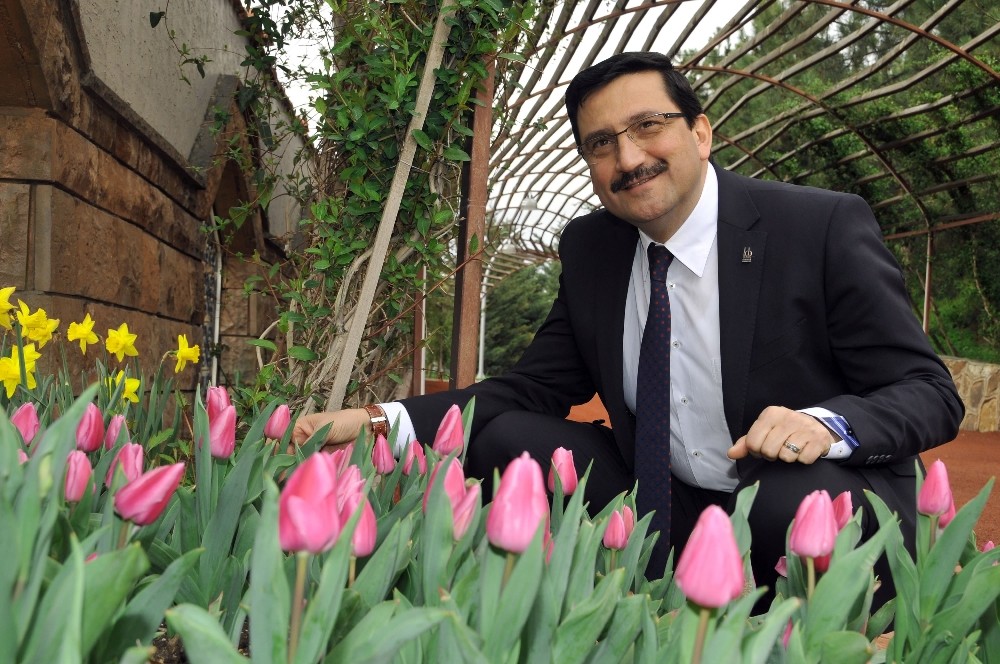 Keçiören baharın gelmesiyle çiçeklendi