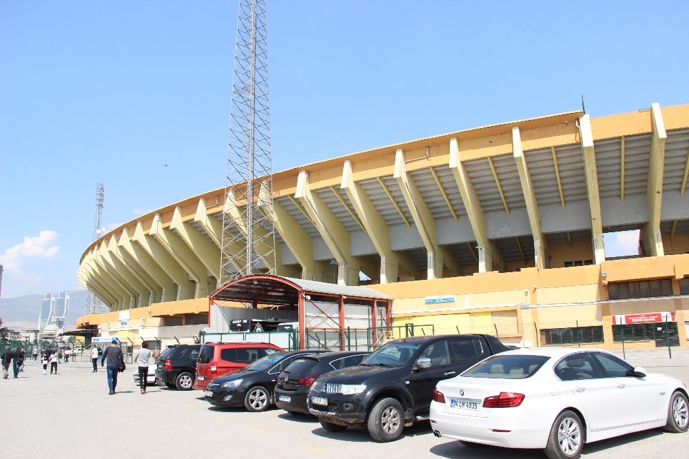 Asırlık kulüp hacizden döndü