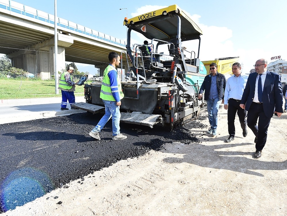 İzmir kent merkezinde asfalt mevsimi