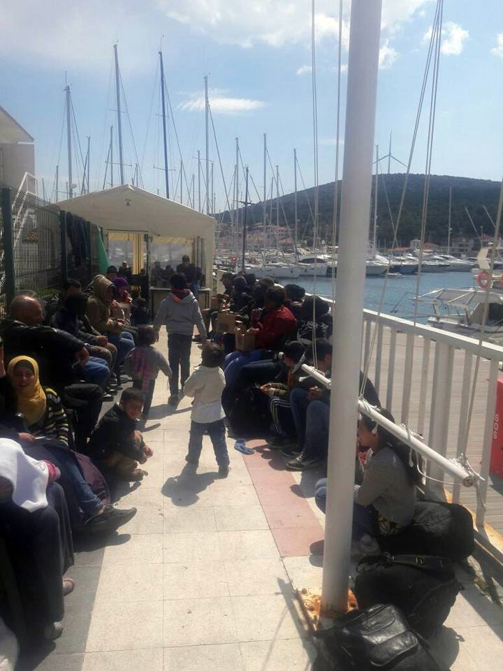 Çeşme’de 60 kaçak göçmen yakalandı