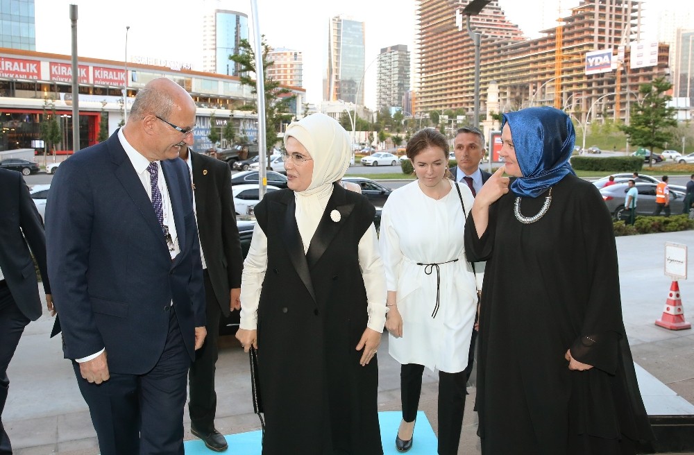 Emine Erdoğan: “Bu ülkede darbelere izin vermeyecek bir sistem inşa edeceğiz