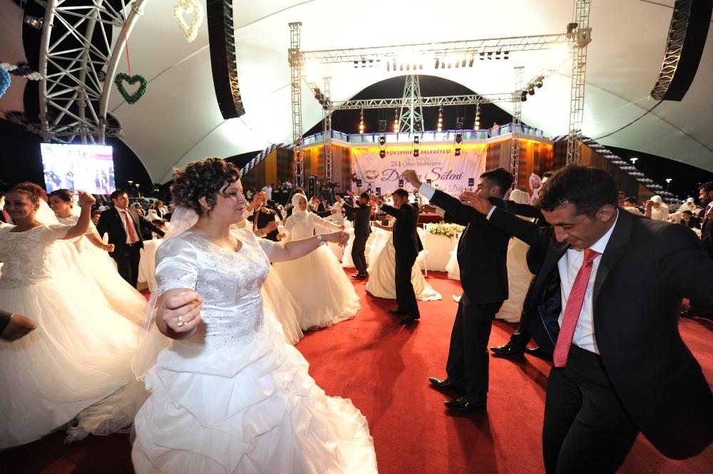 Büyükşehirden 217 çifte toplu nikah töreni