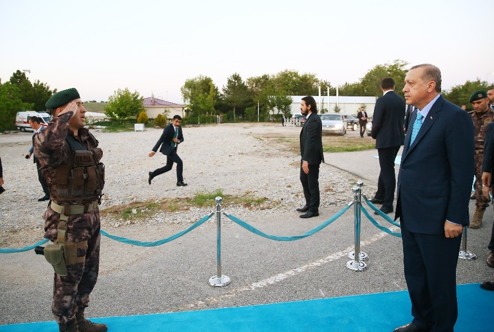 Cumhurbaşkanı Erdoğan güvenlik güçleriyle iftar yaptı