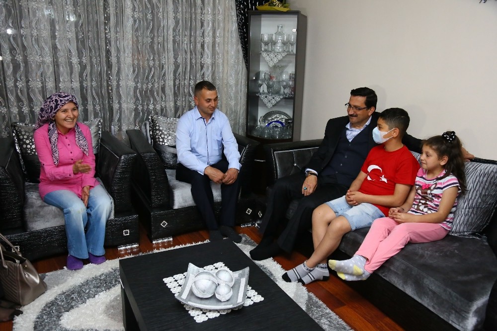 Başkan Ak’tan kanser hastası Hasan Efe’ye moral ziyareti