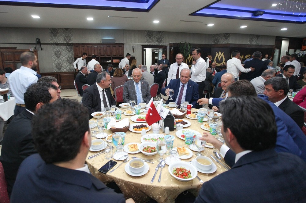 Başkan Yaşar sanayici ve iş adamlarıyla iftarda buluştu