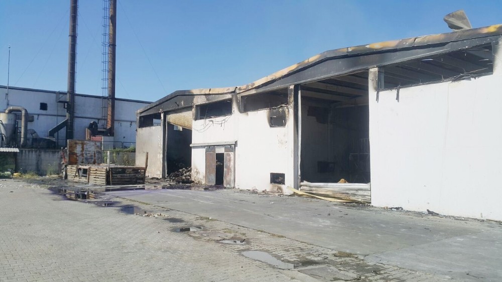 Fabrikadaki yangın dehşeti hava aydınlanınca ortaya çıktı