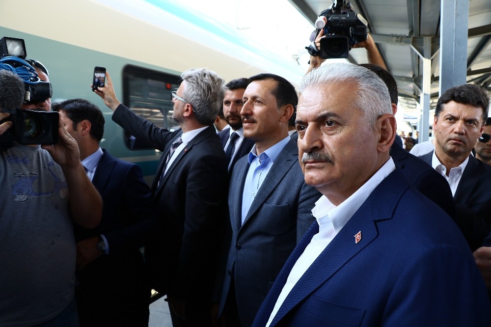 Başbakan Yıldırım, Polatlı-Ankara arası yüksek hızlı trenle seyahat etti