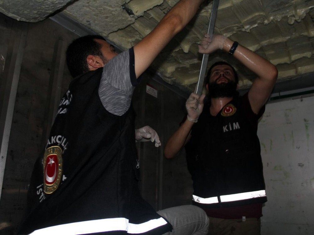 Muzların arasına gizlenmiş 122 kilo kokain ele geçirildi