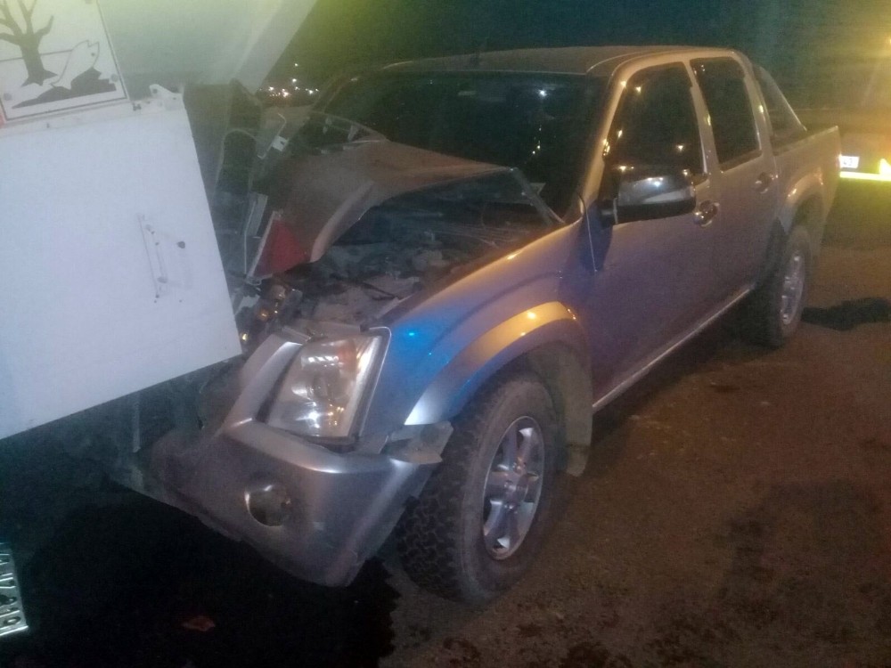 Aliağa’da kamyonet akaryakıt tankerine çarptı: 3 yaralı