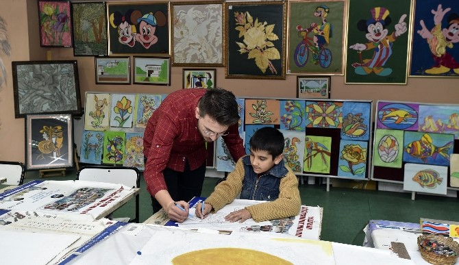 Artık ayakkabı değil, tuval boyuyor