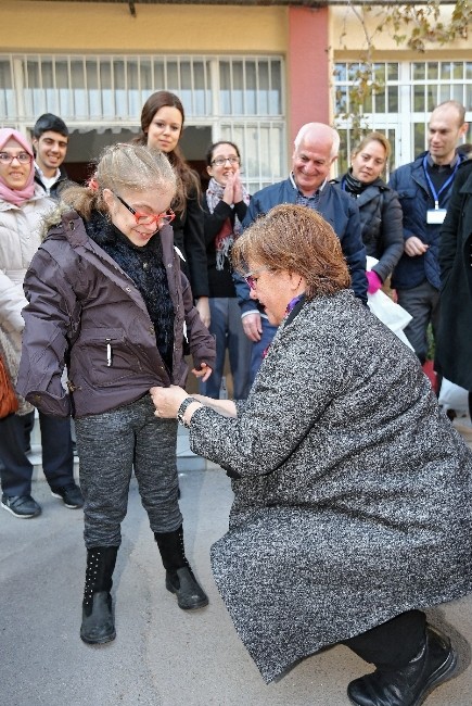 Konak Belediyesi engelli minikleri unutmadı