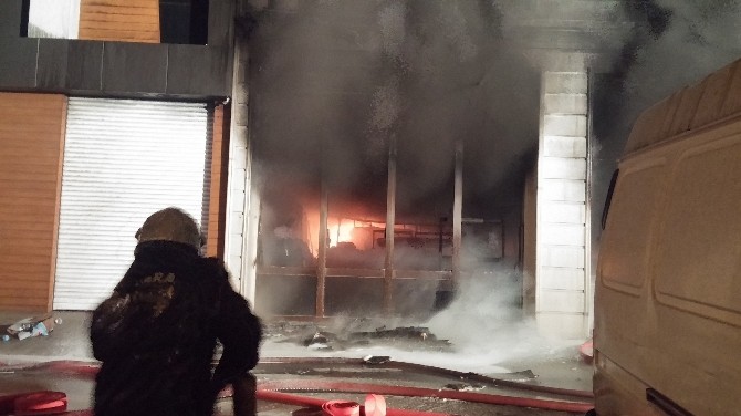 Başkent’te iş yeri yangını