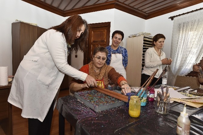 BELMEK’lerde ebru kursları büyük ilgi görüyor
