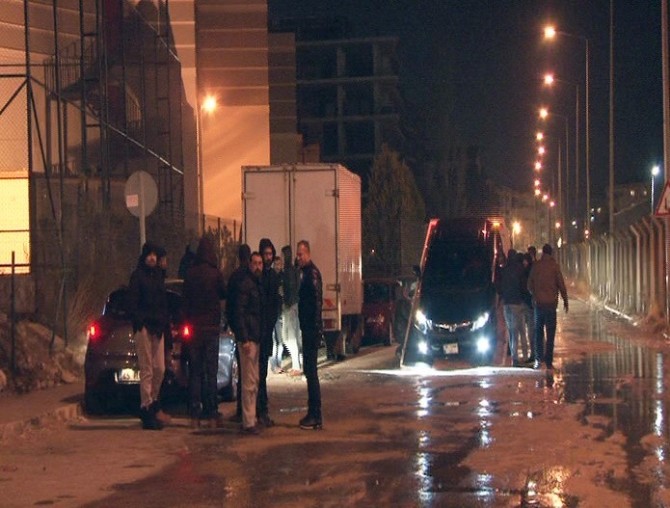 Yollar buz tuttu, 7 araç birbirine girdi
