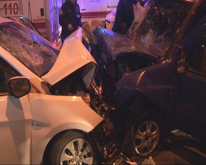 Ters yöne giren otomobil dehşet saçtı: 4 yaralı
