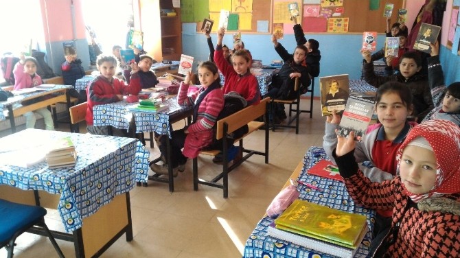 Kitap bağışına videolu teşekkür
