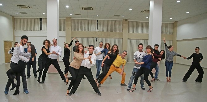 ‘Latin’ havası Karşıyaka’yı sardı
