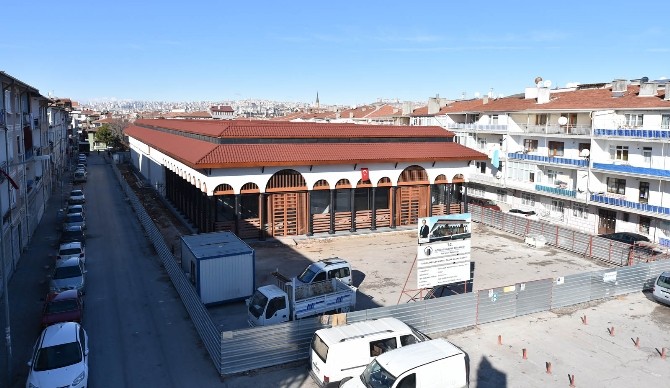 Aydınlıkevler Kapalı Semt Pazarı açılmak için gün sayıyor