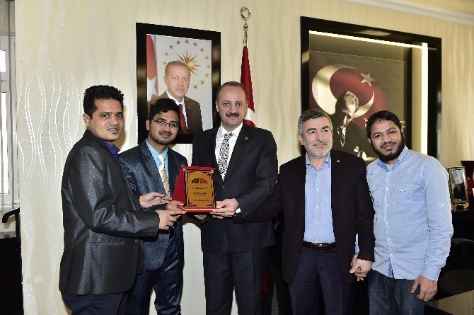 Mustafa Akgül yabancı öğrencileri misafir etti
