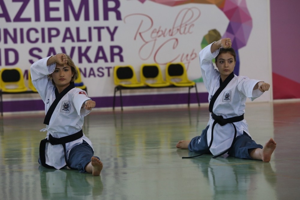 Gaziemir’in ‘altın kızları’ Türkiye üçüncüsü oldu